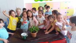 ZAMBAKLAR FESLEĞEN YETİŞTİRİYOR